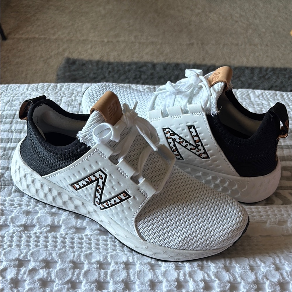 NEW New Balance Women’s 6 Animal Print Cruz v1 shoes